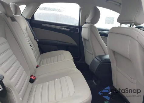 2019 Ford Fusion S z USA, uszkodzony, nr VIN 3FA6P0G71KR126921